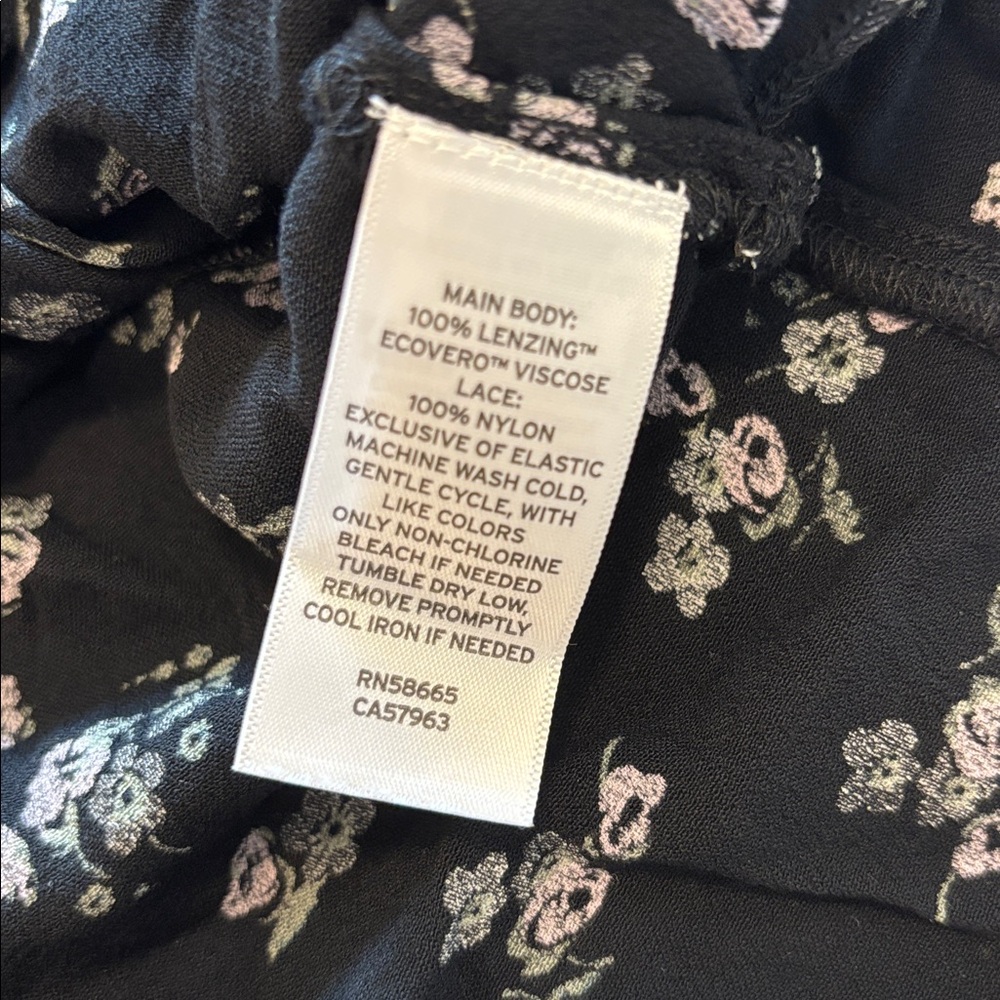 BP Black and White Floral Smocked LS Crop - Picture 6 of 6